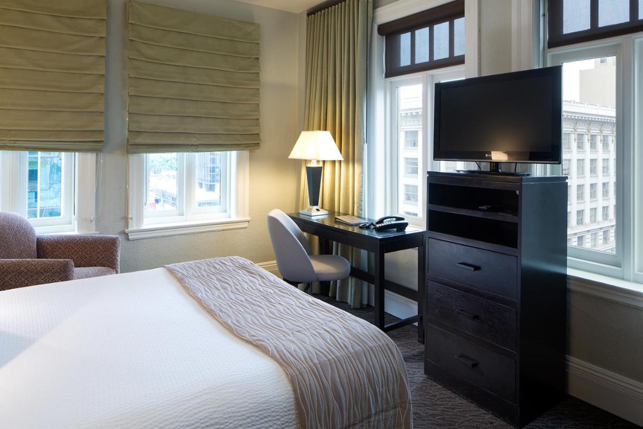 Classic Queen Bed City View